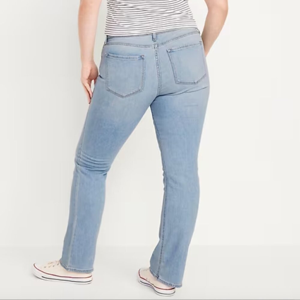 Old Navy Mid-Rise Wow Boot-Cut Jeans Size 8 Short Light Wash Denim - Picture 3 of 9